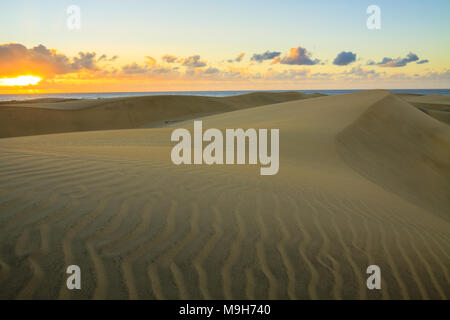 Gerippte und glatte Sand der Dünen von Maspalomas auf Gran Canaria. Stockfoto