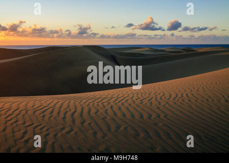 Gerippte und glatte Sand der Dünen von Maspalomas auf Gran Canaria. Stockfoto