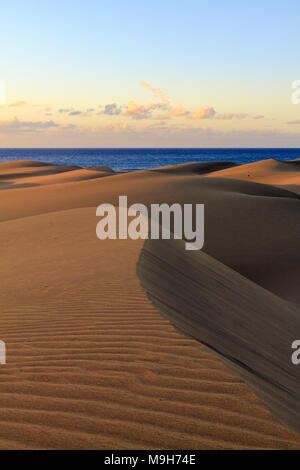 Gerippte und glatte Sand der Dünen von Maspalomas auf Gran Canaria. Stockfoto