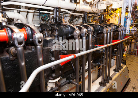 Motor Zimmer & Dieselmotoren von HMS Alliance, der eine Klasse/amphion Klasse, U-Boot der Royal Navy Submarine Museum Gosport, nr Portsmouth. UK. (95) Stockfoto