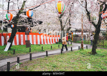 Kyoto, Japan - April 4, 2016: Hirano Shrine Cherry Blossom Festival Stockfoto