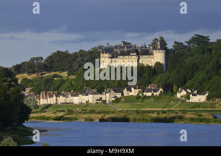 Das Schloss von Chaumont-sur-Loire 29 Juni 2017, 20:16 Tal der Loire, Frankreich. Foto vom gegenüberliegenden Ufer der Loire. Stockfoto