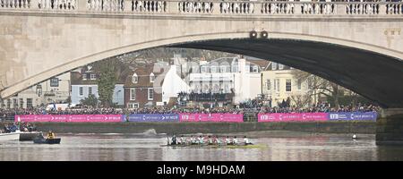 Die Krebsforschung Boat Race Samstag 24 März 2018 Stockfoto