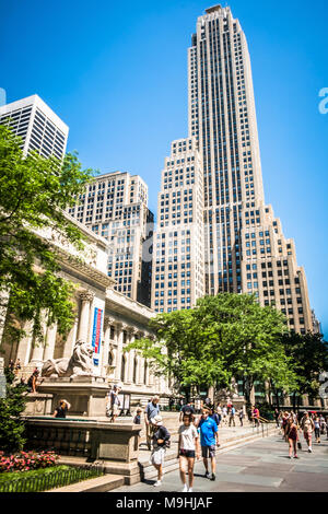 Eingang der New York Public Library Stockfoto