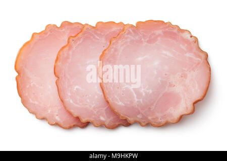 Wurstscheiben auf weißem Hintergrund. Krakowska Wurst. Ansicht von oben Stockfoto