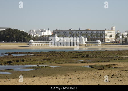 Beach Resort Nuestra Señora de la Palma, La Caleta, Cadiz, Andalusien, Spanien, Ebbe von Atlantischen Ozean Stockfoto