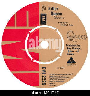 45 U/min 7" das britische Label von Killer Queen von Queen. Von Freddie Mercury geschrieben und von Roy Thomas Baker und Königin produziert. Im Oktober 1974 bei EMI Records veröffentlicht. Stockfoto