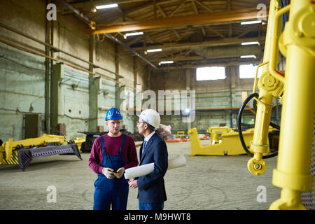 Arbeiter in der Werkstatt Stockfoto