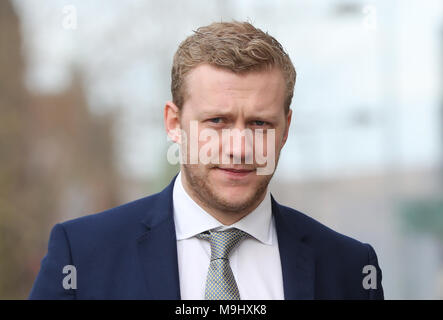 Irland und Ulster Rugby player Stuart Olding bei Belfast Crown Court, wo er und seine Mannschaftskameraden Paddy Jackson vor Gericht beschuldigt der Vergewaltigung einer Frau an einem Anwesen in South Belfast im Juni 2016 ankommen. Stockfoto