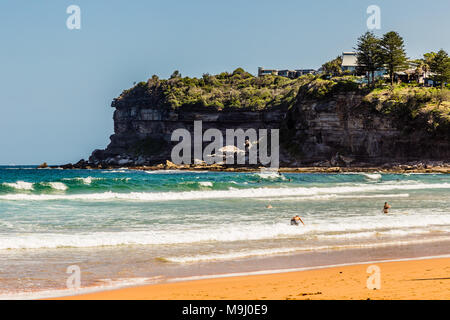 Surfen Wellen auf Avalon Beach, NSW, Australien. Januar 04, 2018. Stockfoto