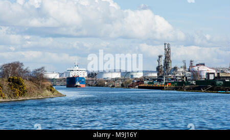 Sonntag, 25 März 2018 Die Bro Nyborg Gas/chemischer Transport verlässt Stanlow Raffinerie Ellesmere Port Cheshire Stockfoto