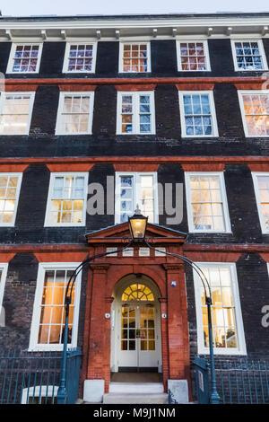 England, London, The Strand, inneren Tempel, Kings Bench Walk, Rechtsanwälte Büros Stockfoto