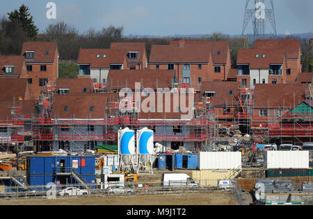 Ein Blick auf die weitere Entwicklung von ebbsfleet Garden City in Kent. Vor allem ex-steinbruch Land, sieben Parks, 15.000 Wohnungen, einem neuen großen kommerziellen Zentrum und verbesserten öffentlichen Verkehr gebaut sind unter Pläne für Großbritanniens neueste Garden City, die rund um die internationalen Bahnhof in den nächsten Jahren entwickelt werden. Stockfoto