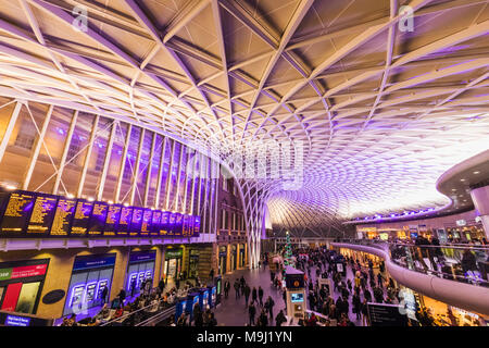 England, London, Kings Cross Station, der Bahnhofshalle Stockfoto