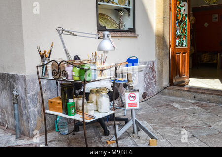 TAORMINA, Italien - 2. OKTOBER 2017: Ausstattung der Street Maler in Sizilien Stockfoto