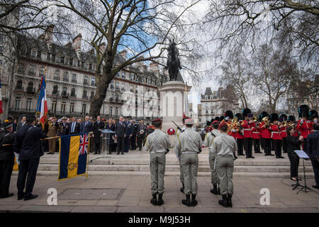 Nachkommen von Marschall Ferdinand Foch und Feldmarschall Douglas Haig einer Gedenkveranstaltung in Westminster, London teilnehmen, Kennzeichnung der 100. Jahrestag der Ernennung von Marschall Foch als Oberster Alliierter Befehlshaber der alliierten Truppen an der Westfront im Ersten Weltkrieg. Stockfoto