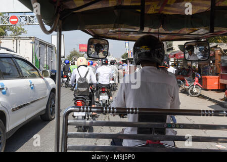 Phnom Penh, Kambodscha - 17. Januar 2018: Das Innere eines tuk tuk Taxi in Phnom Penh in Kambodscha Stockfoto