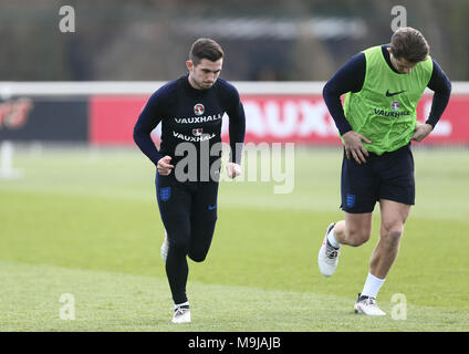 London, Großbritannien. 26 Mär, 2018. Lewis Koch während der Ausbildung vor England's freundlich gegen Italien, bei Tottenham Hotspur Der trainingsplatz am 26. März 2018 in London, England. (Foto von Leila Coker/phcimages.com) Credit: PHC Images/Alamy leben Nachrichten Stockfoto