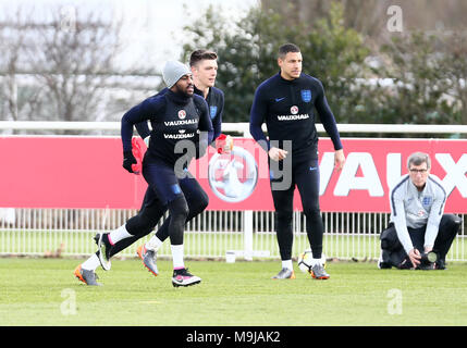 London, Großbritannien. 26 Mär, 2018. Danny Rose während des Trainings vor England's freundlich gegen Italien, bei Tottenham Hotspur Der trainingsplatz am 26. März 2018 in London, England. (Foto von Leila Coker/phcimages.com) Credit: PHC Images/Alamy leben Nachrichten Stockfoto