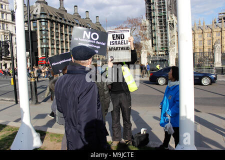 London, Großbritannien. 26. März, 2018. Protesters Clash über Labour Party Antisemitismus Fragen und der israelisch-palästinensische Konflikt Credit: Alex Cavendish/Alamy leben Nachrichten Stockfoto