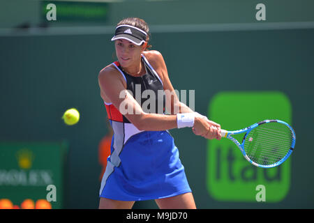 Miami, FL, USA. 26 Mär, 2018. KEY BISCAYNE, FL - März 26: garbine Muguruza in Aktion hier während der 2018 Miami Öffnen am 24. März 2018, am Tennis Center am Crandon Park in Key Biscayne, Florida. Credit: Andrew Patron/ZUMA Draht/Alamy leben Nachrichten Stockfoto