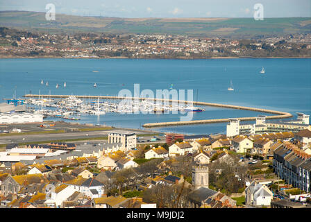 Portland, Dorset. 26. März 2018. Der Frühling kommt auf der Isle of Portland mit warmem Sonnenschein für Portland Harbour und dem Dorf Fortuneswell Credit: stuart Hartmut Ost/Alamy leben Nachrichten Stockfoto