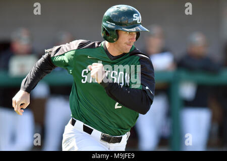 College Park, Maryland, USA. 23 Mär, 2018. Stetson outfielder MIKE SPOONER (24) Fledermäuse während der NCAA baseball spiel in College Park, Md gespielt. Credit: Ken Inness/ZUMA Draht/Alamy leben Nachrichten Stockfoto