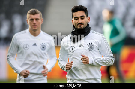 Ilkay Guendogan und Toni Kroos beim Training im Olympiastadion GES/Fussball/DFB-Training, Berlin, 26.03.2018 Fußball: Ausbildung, Praxis der deutschen Nationalmannschaft, Berlin, 26. März 2018 | Verwendung weltweit Stockfoto