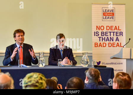 London, Vereinigtes Königreich. 27. März 2018. Jakob Rees-Mogg gibt einen großen Brexit Rede bei einem Urlaub bedeutet, Veranstaltung in der Londoner verlassen. Tory Wartungstafel Rees-Mogg zugeschlagen Brüssel für seine "Mobbing" Ansatz und sagte, dass Sie eingegeben haben Verhandlungen "im Geiste der Sie am besten wissen, und wir müssen tun, was uns gesagt wird". Bild: Jacob Rees-Mogg & Richard Tice Credit: Peter Manning/Alamy leben Nachrichten Stockfoto