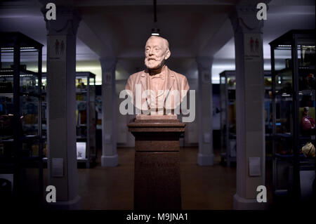 16 März 2018, Deutschland, Berlin: eine Büste von Rudolf Virchow in der Berliner Medizinhistorisches Museum an der Charité. Das Museum ist 20 Jahre alt. Foto: Britta Pedersen/dpa-Zentralbild/dpa Stockfoto