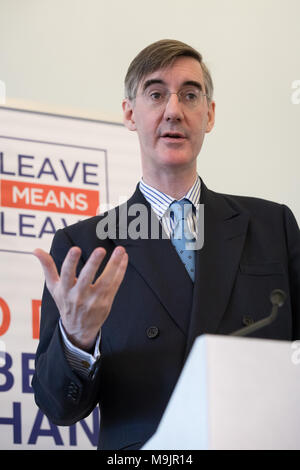 London, Großbritannien. 27. März 2018. Jakob Rees-Mogg spricht an einem pro Brexit Veranstaltung der Kampagne organisiert, Lassen bedeutet verlassen. Credit: Vickie Flores/Alamy leben Nachrichten Stockfoto