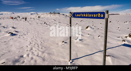 Lavasteine - Winter am Laufskalavarda, Island. Die Menschen oft Stop lava Steine zu stapeln Sie viel Glück auf Ihrer Reise zu bringen. Stockfoto