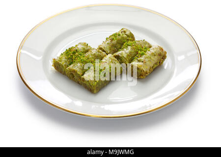 Pistachio rolls Baklava, fistikli Sarma, türkische traditionelle Dessert auf weißem Hintergrund Stockfoto