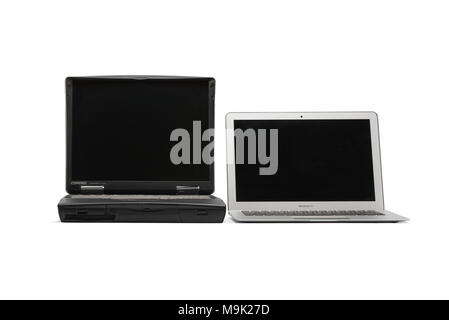 Brnenec, Tschechische Republic-June 5, 2016: Vergleich von Laptops, neue, moderne Apple MacBook Air 13" (2015) und alten Laptop HP Compaq Armada 1750 14,1 Zoll Stockfoto