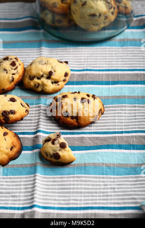 Hausgemachte Kekse mit Schokoladenstückchen Stockfoto