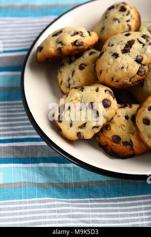 Hausgemachte Kekse mit Schokolade, Lebensmittel Nahaufnahme Stockfoto