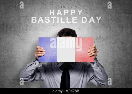 Geschäftsmann Holding mit Flagge Frankreich Farbe. Happy Tag der Bastille Stockfoto