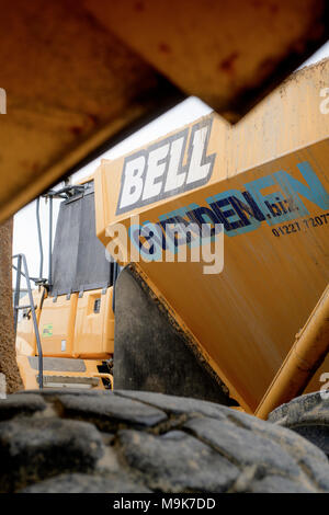 Erdarbeiten Lkw auf Seaford Strand East Sussex re-Gebäude meer Verteidigung. Stockfoto