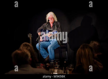 Arlo Guthrie auf der Bühne in Örebro, Schweden Stockfoto