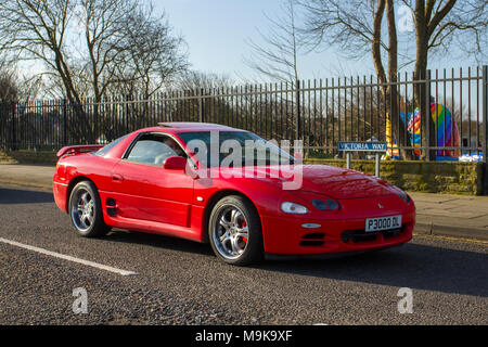 Rares rotes MITSUBISHI GTO MK2 2 2+2 Hatchback Sportcoupé auf der Southport Motor Show in Viuctoria Park, Merseyside, Großbritannien Stockfoto