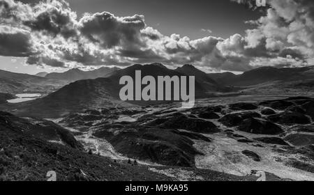 Snowdon Horseshoe und Ogwen Valley vom Gipfel des Crimpiau, Capel Curig, Wales Stockfoto