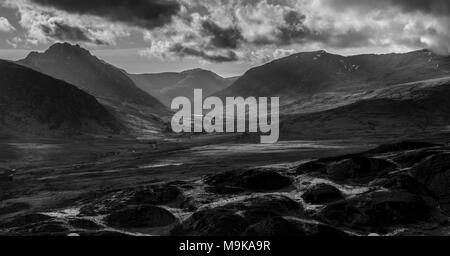 Snowdon Horseshoe und Ogwen Valley vom Gipfel des Crimpiau, Capel Curig, Wales Stockfoto