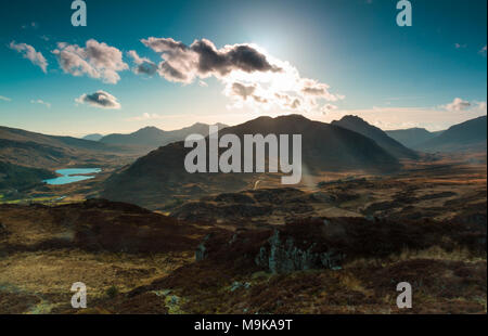 Snowdon Horseshoe und Ogwen Valley vom Gipfel des Crimpiau, Capel Curig, Wales Stockfoto