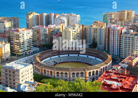 Luftaufnahme von Malagueta Bezirk und der Stierkampfarena (Plaza de Toros La Malagueta), Malaga, Andalusien, Spanien Stockfoto