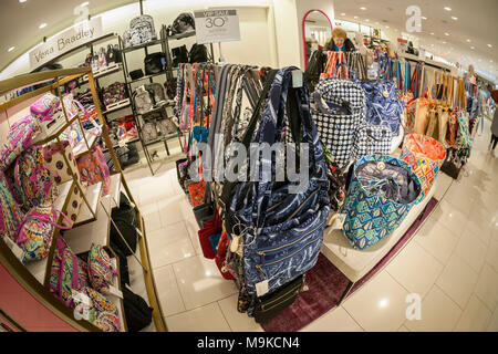 Die Vera Bradley Boutique in Macy's Flaggschiff Kaufhaus in der Herald Square in New York während des 44. jährlichen Macy Flower Show am Sonntag, 25. März 2018. (Â© Richard B. Levine) Stockfoto