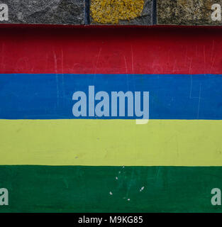 Mauritius Flagge auf einer alten Mauer gemalt. Stockfoto