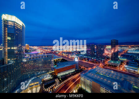 Aria Resort und Casiono gesehen in der Morgendämmerung vom 38. Stock des Vdara, Las Vegas, USA. Stockfoto