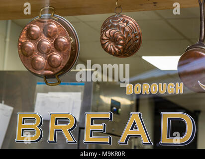 Ein feinkostgeschäft oder Handwerker Bäckerei Bäcker oder Bäckerei Schule am Borough Market in Central London. backen Brot und Gebäck Unterricht an artisan Tutor. Stockfoto