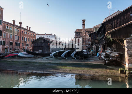 Italien, Venedig - ganz normaler Tag in Venedig, Italien mit Kanälen und Gondeln rund um die Stadt Stockfoto