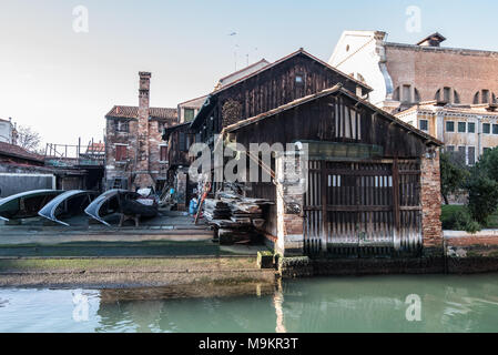 Italien, Venedig - ganz normaler Tag in Venedig, Italien mit Kanälen und Gondeln rund um die Stadt Stockfoto